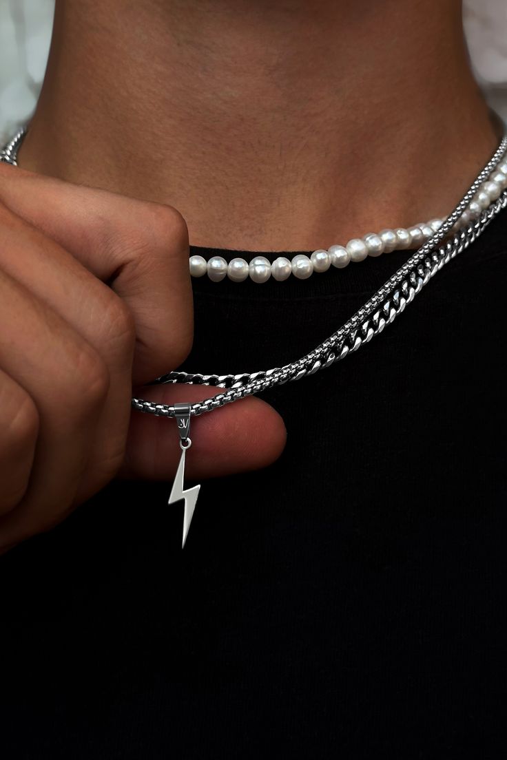 Static Bolt Pendant Chain